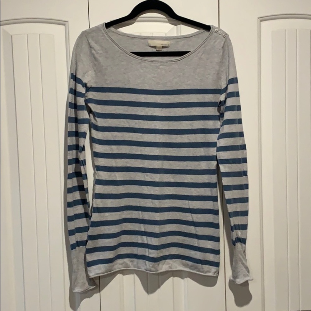 Sporty and comfortable wide neck sweater